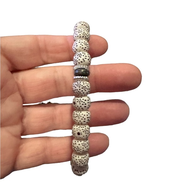 Set of 4 Boho Style Black and Silver Elastic Bracelet Set - Picture 7 of 7